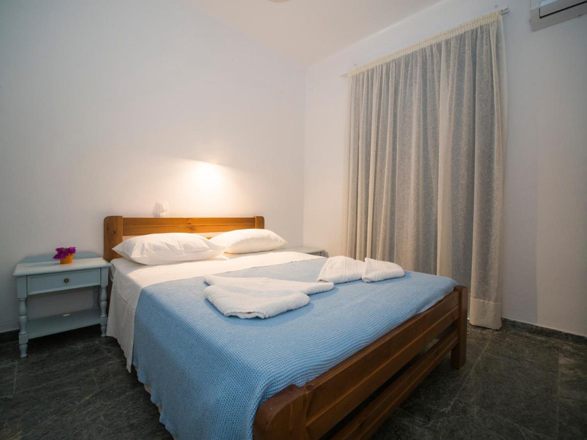 Hotel Karanasos à Batsíon Extérieur photo