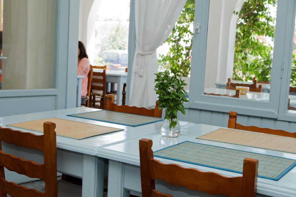 Hotel Karanasos à Batsíon Extérieur photo