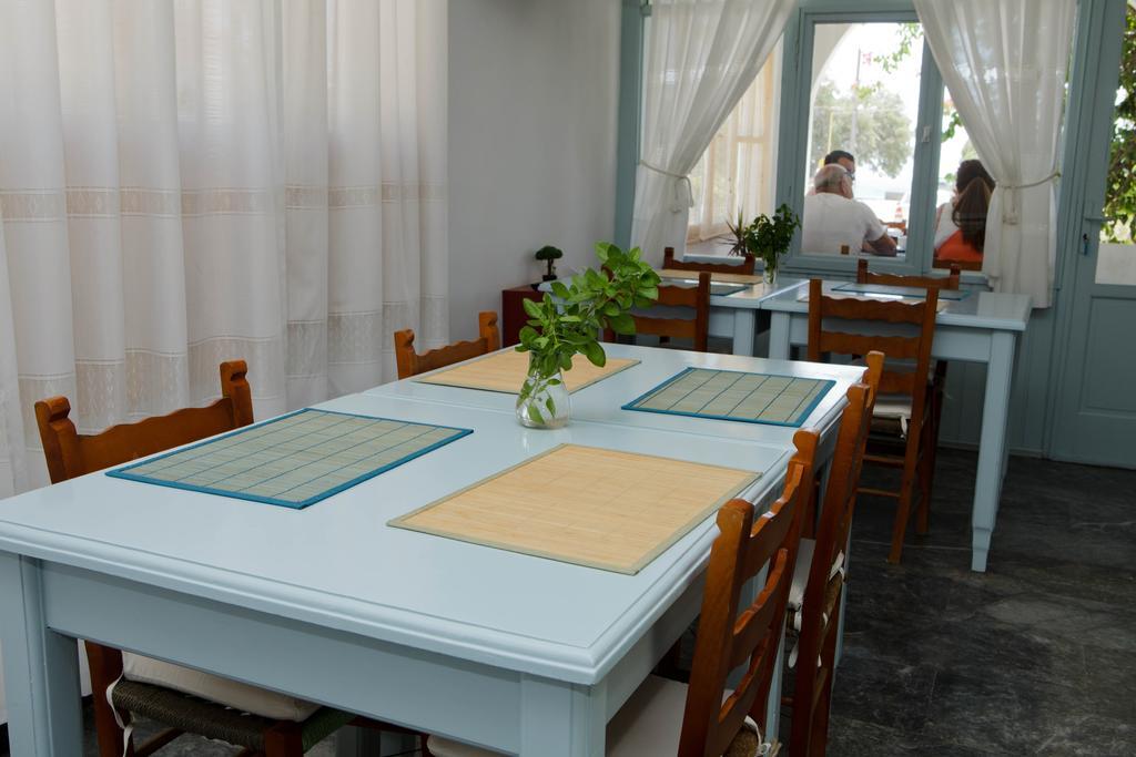 Hotel Karanasos à Batsíon Extérieur photo
